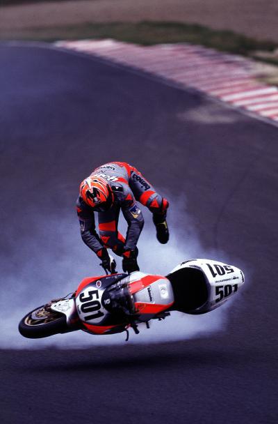 Gobert crashes due to a technical failure, Sugo WSBK 2000